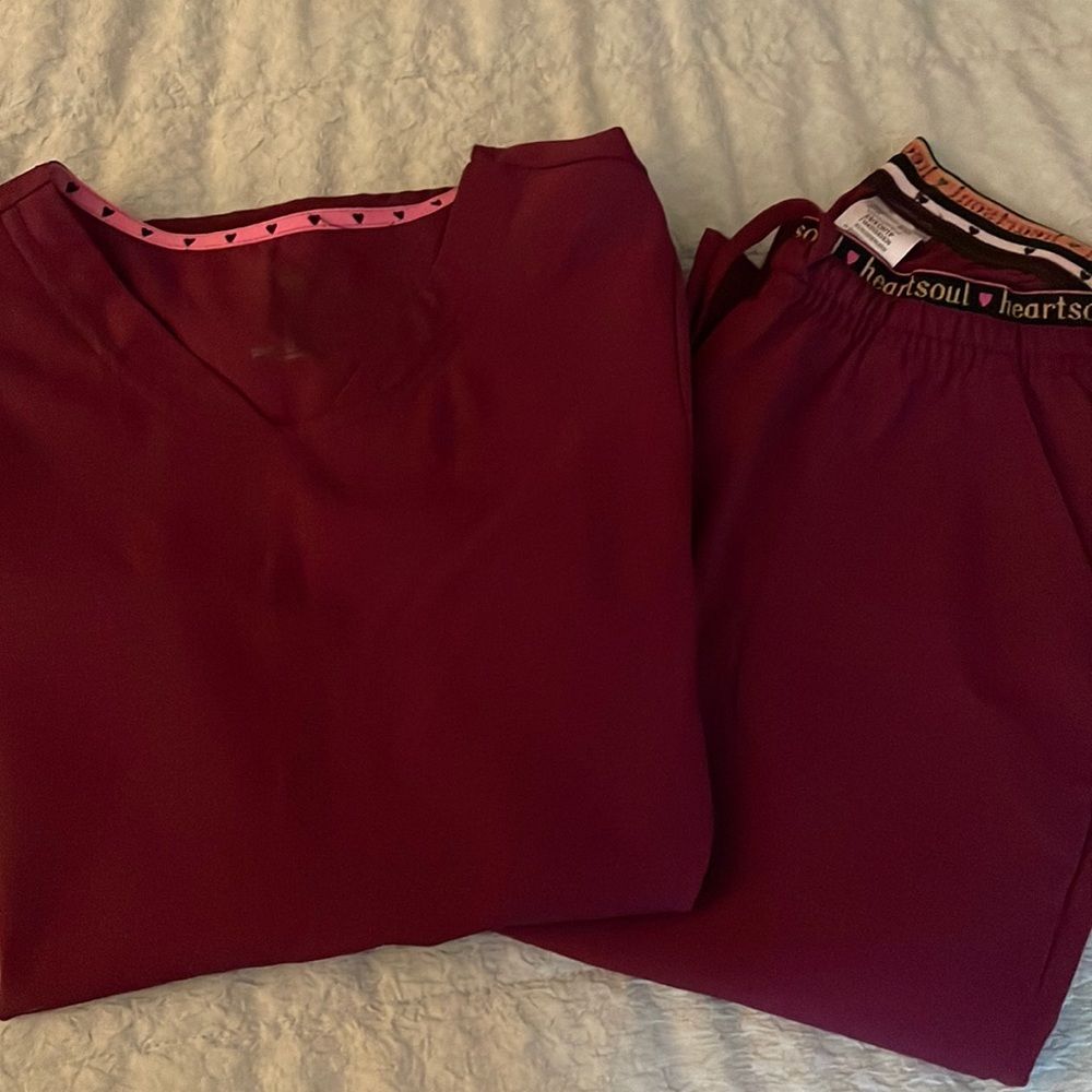 Heartsoul scrub set 
Top size XS
Bottoms size XS